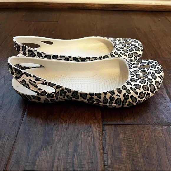 CROCS Kadee White Animal Print Sling Back Flats Women's Size 9 - Picture 5 of 10